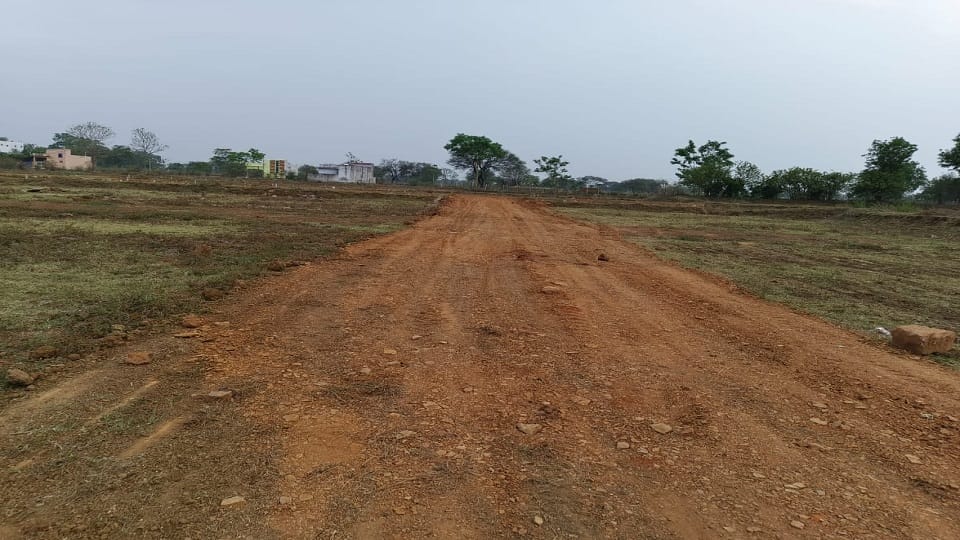 Land Fraud in Dehradun Guchhupani Land worth crores was captured by showing a female saint as alive