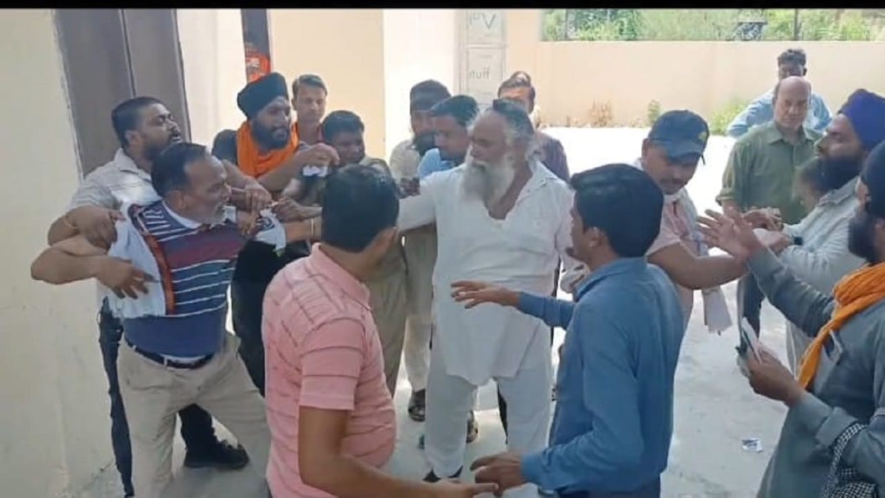 Ruckus over power cuts in scorching heat JE beaten up by people in Lakhimpur kheri
