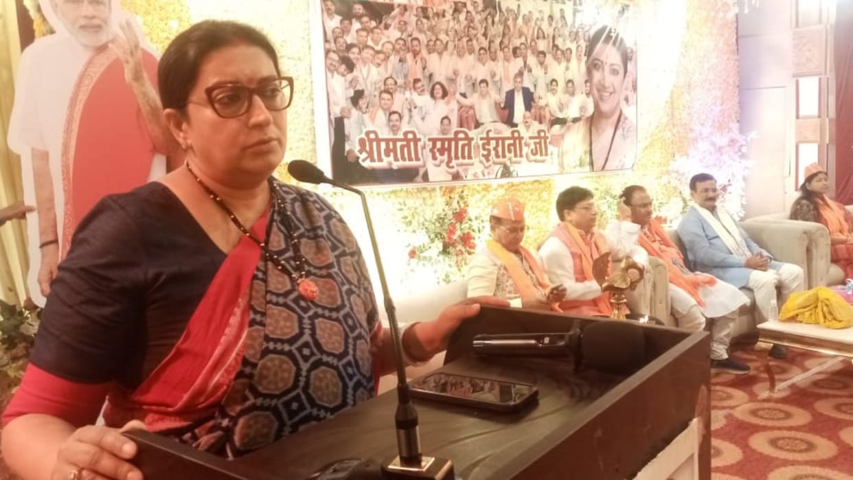 Lok Sabha Election smriti irani in varanasi for public meeting and rally Praised schemes of BJP