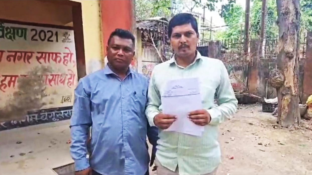 KK Pathak News: matter of headmaster pulling woman's sari reached Begusarai DM, Bihar Education Department