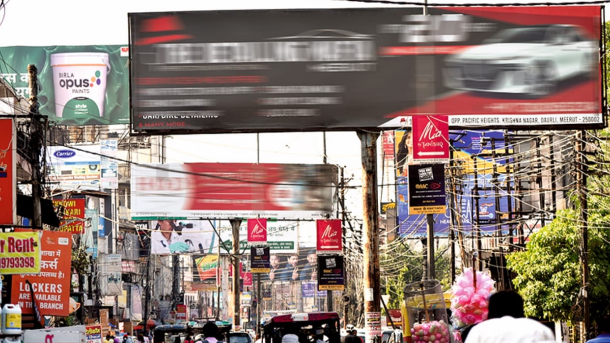 Meerut: Corporation helpless in front of the influence of hoarding contractors