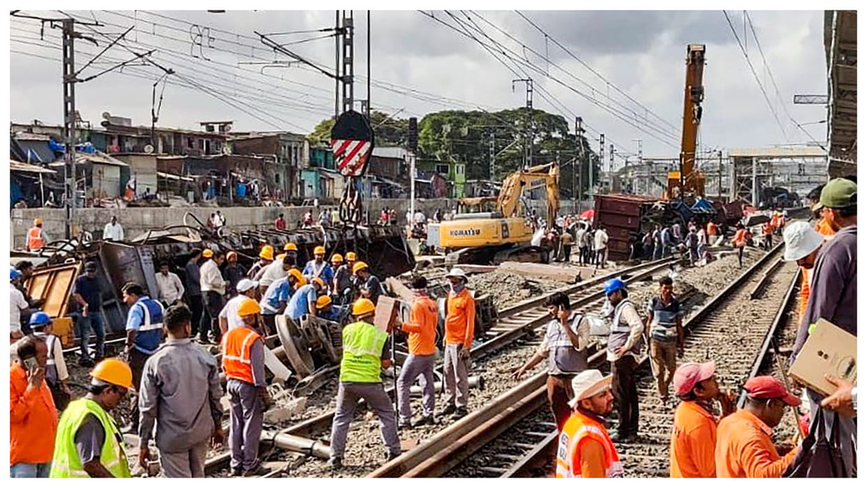 indian railways derail near mumbai several trains cancelled reschedule