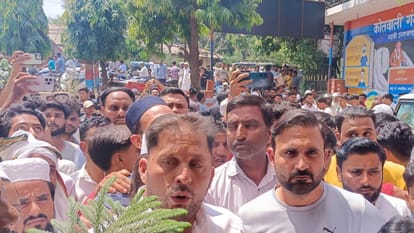 लोगों ने किया हंगामा