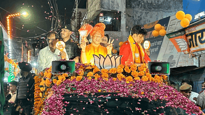 Yogi became emotional after seeing the crowd during the roadshow in Gorakhpur, Gorakshnagari turned saffron