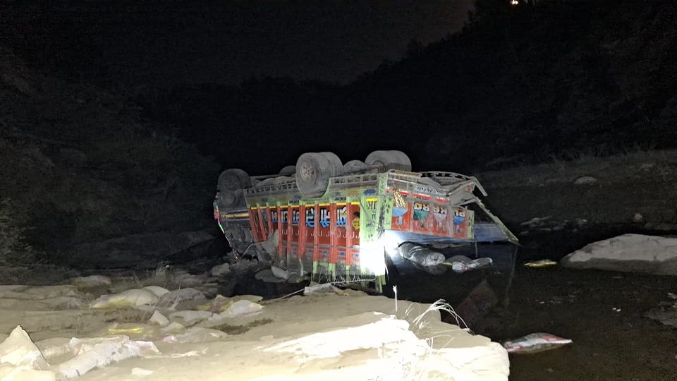 Truck filled with cement fell into the river on Almora-Pithoragarh highway