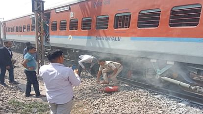 Smoke started coming out in the general bogie of Chauri Chaura Express, there was screaming among the passenge