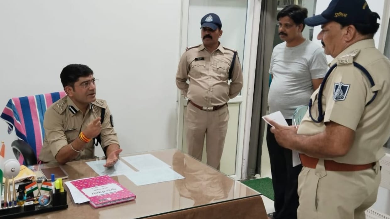 Ujjain Range DIG reached Maksi police station to curb the increasing crime
