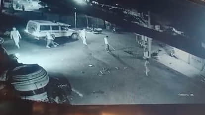 Vidisha: Businessman chased and beaten in Vidisha, angry villagers surrounded the police station