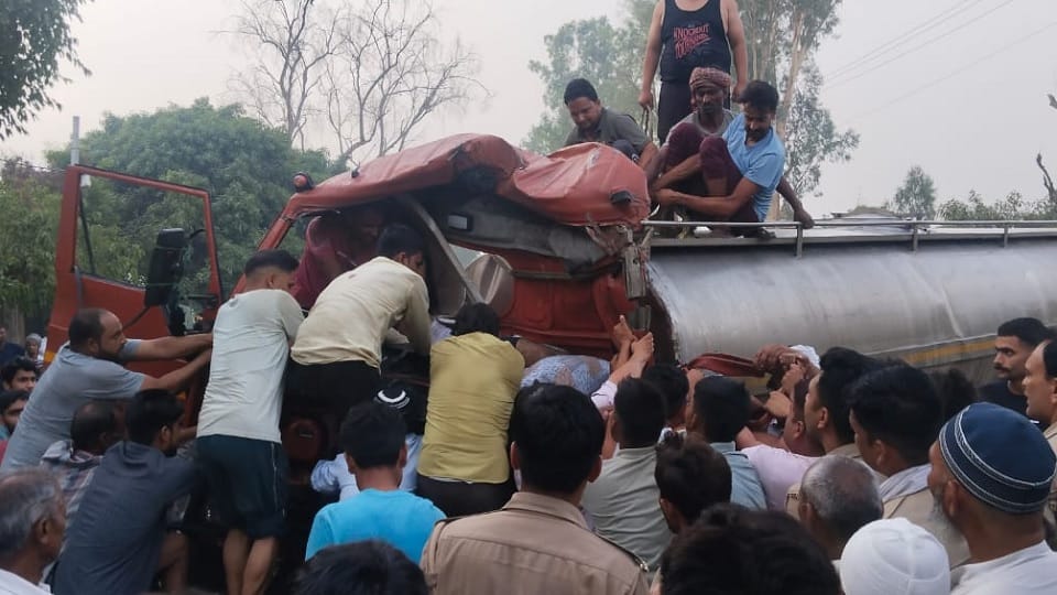 One dead, four injured in collision between tanker and truck