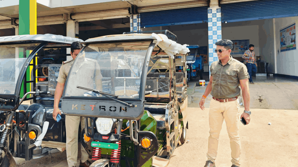 RTO raided illegal showroom in Durg