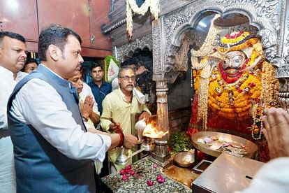 Devendra Fadnavis took blessings by visiting Kalbhairav temple