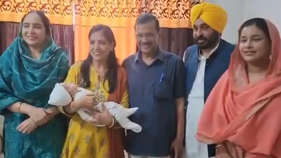 Arvind Kejriwal meets Bhagwant Mann daughter Niamat Kaur in Sangrur