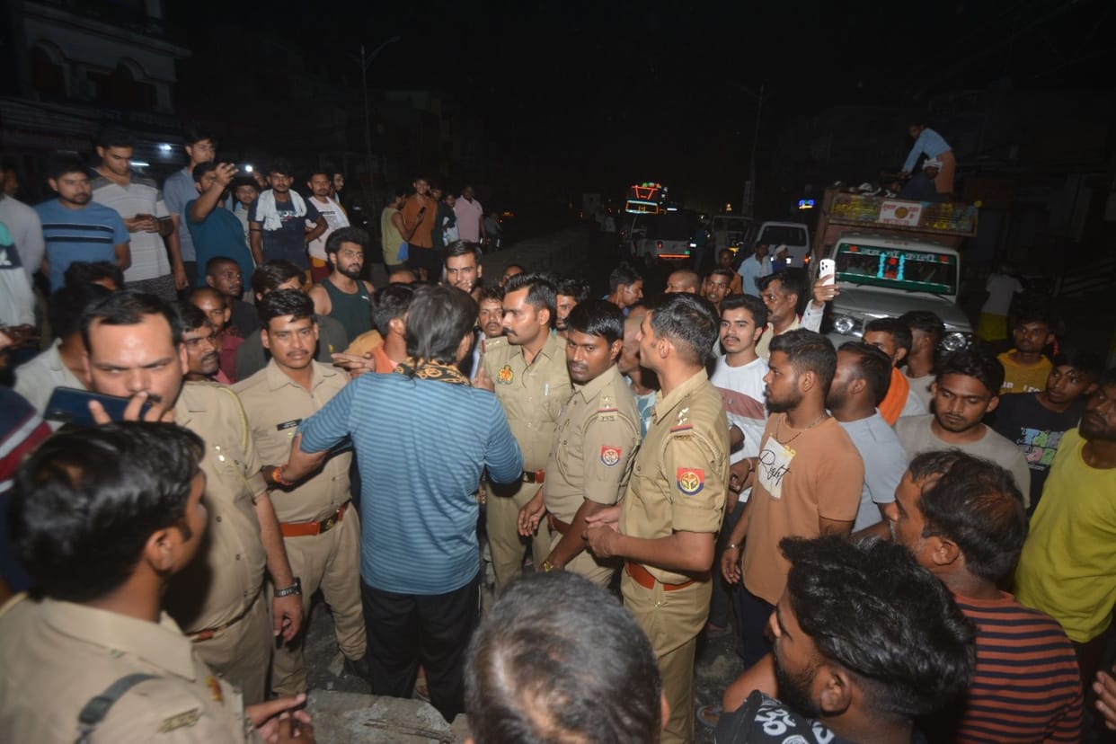 Lucknow: Capital furious over cuts, ruckus at sub-centres, engineers-employees ran away, supply halted at many