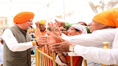 cm pushkar singh dhami served in Darbar Sahib during Punjab Lok Sabha election campaign