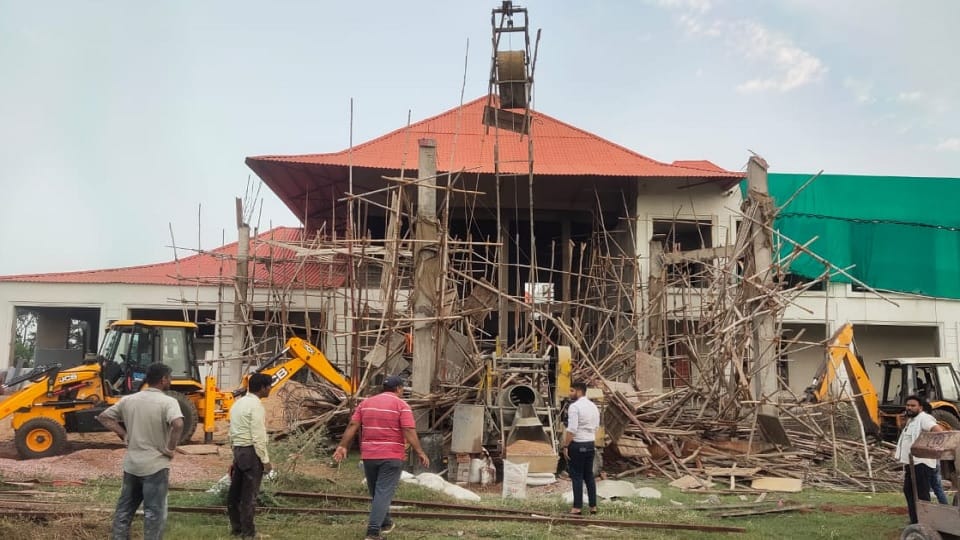 Many workers injured as structure of building under construction collapses