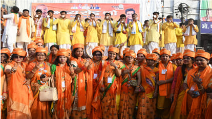Yogi became emotional after seeing the crowd during the roadshow in Gorakhpur, Gorakshnagari turned saffron