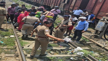 Gorakhpur News: Sleeper coach installed in place of AC...passengers created ruckus on the track