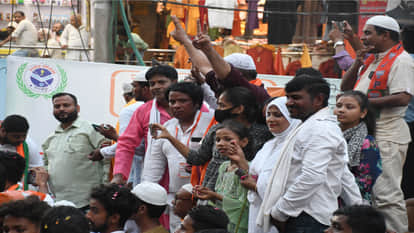 Yogi became emotional after seeing the crowd during the roadshow in Gorakhpur, Gorakshnagari turned saffron