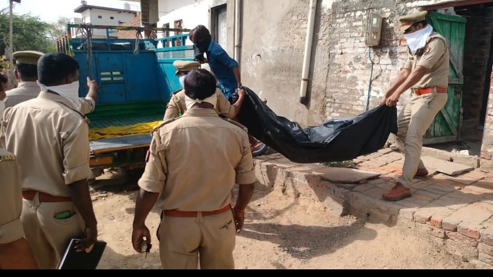 Dead body of a 50-year-old man found in a locked house Information regarding spread of bad smell
