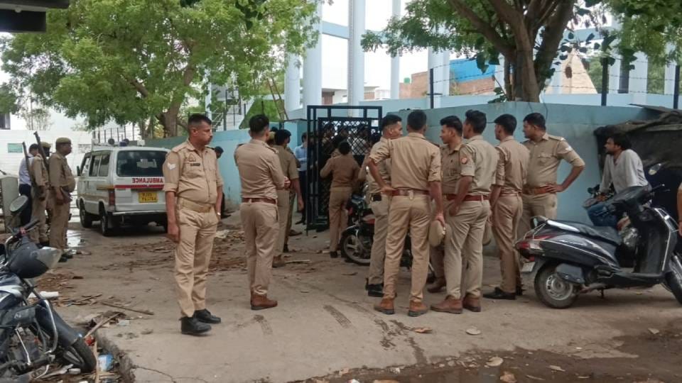 laborer died after falling into water tank of Jal Nigam in Agra