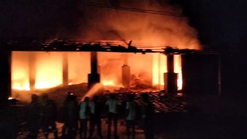 Lucknow: Fire broke out in godam of Jal Sasthan in Lucknow.