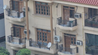 heat wave in varanasi Mercury rose Eight degrees Celsius in nine hours five died in 24 hours