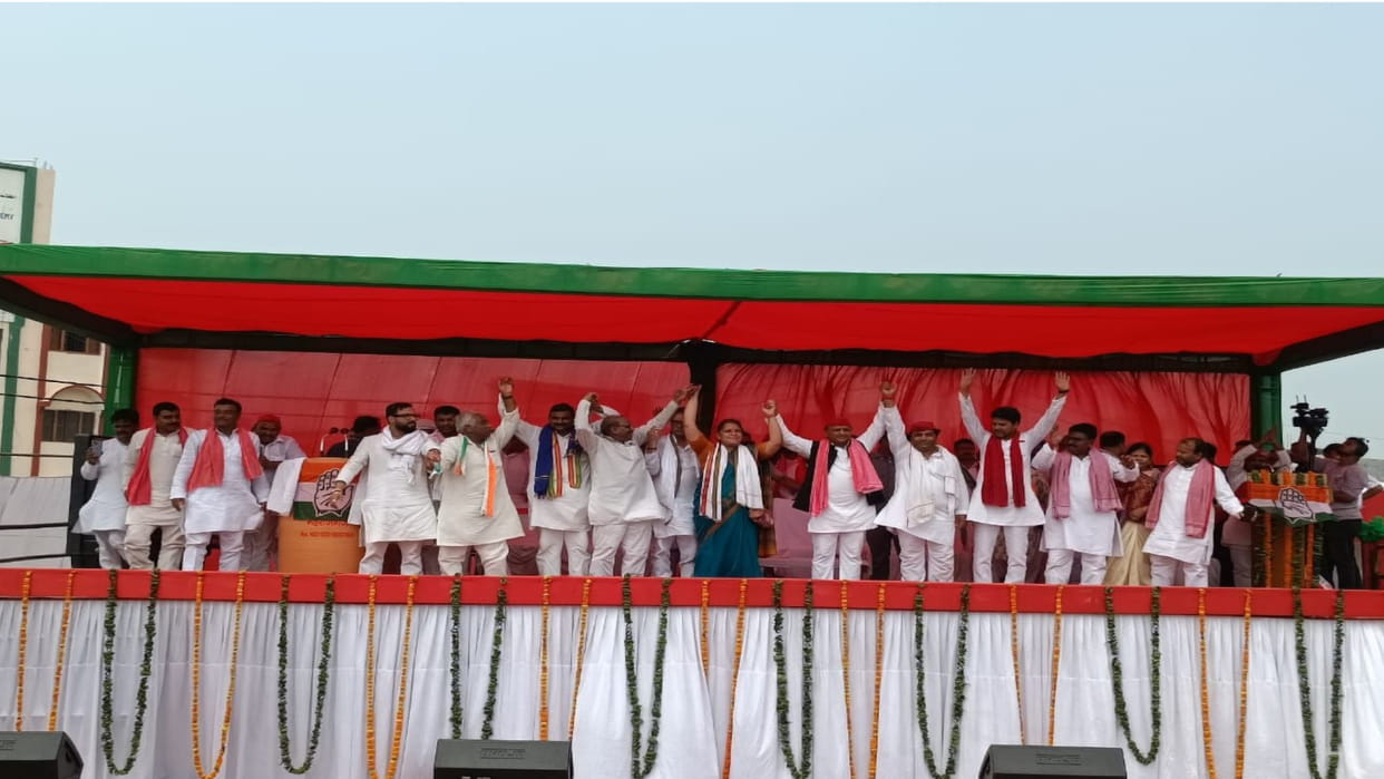 In Maharajganj, former CM Akhilesh Yadav sought support in favor of the India alliance candidate