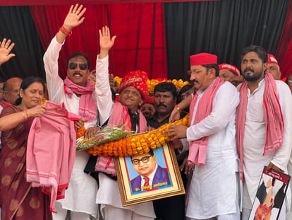 Lok Sabha Election 2024 Akhilesh Yadav Rally in Mau supported Rajeev Kumar Rai