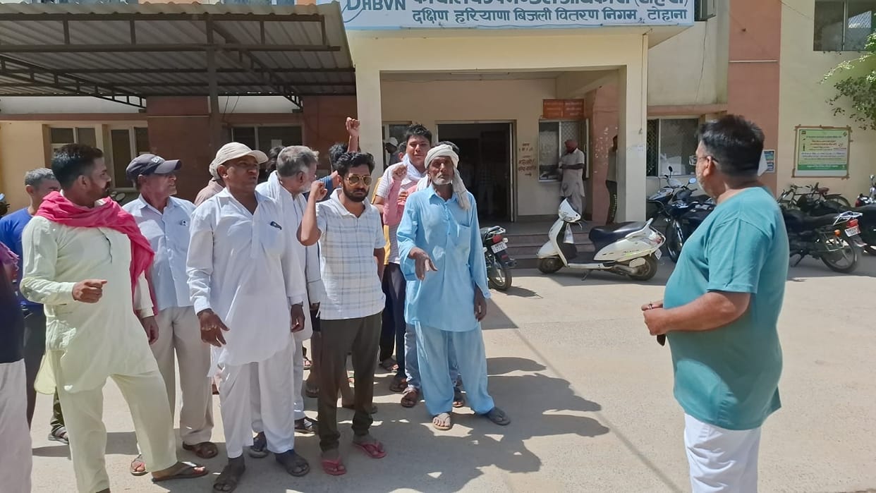 People troubled by electricity problem for last four days in Tohana of Fatehabad