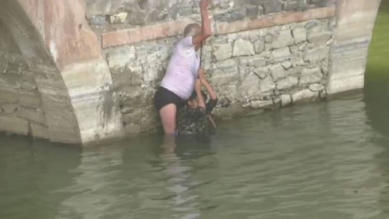 Bharatpur News Minor girl jumped into Sujanganga canal scored 66 percent marks in 10th class