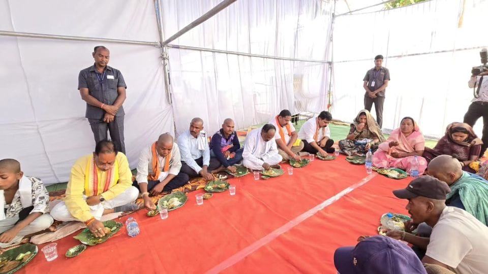 tribute meeting was organized in Kabirdham after Ten days of accident