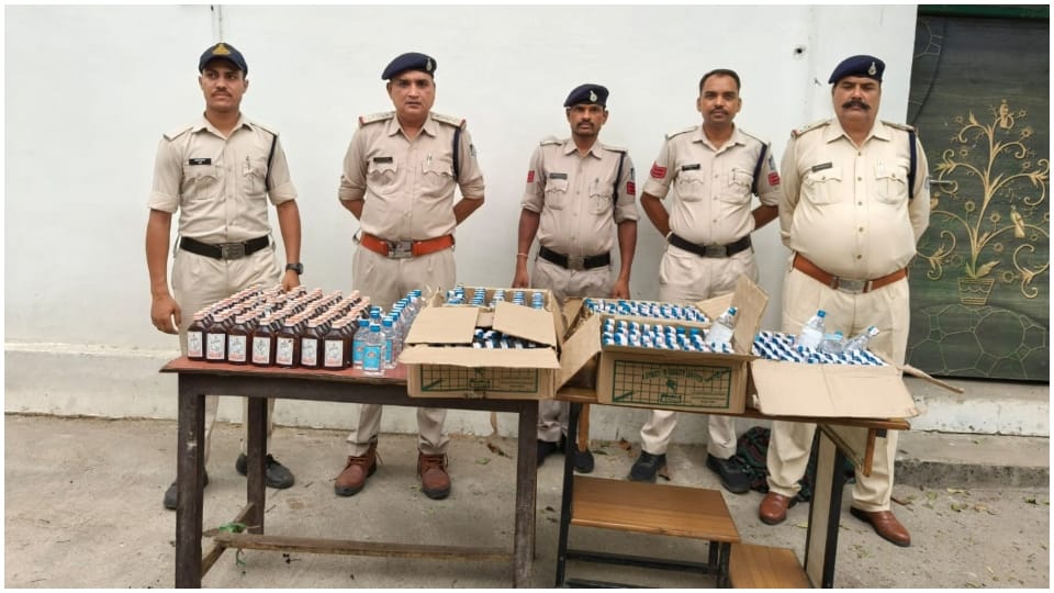 Liquor was being smuggled by bike, police seized illegal liquor, case registered against two accused