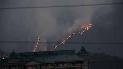 Forest Fire 51 students surrounded by forest fire in Tara Devi