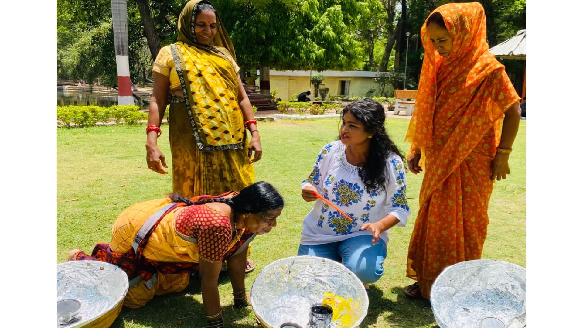 तीखी धूप में मैगी पकाई गई