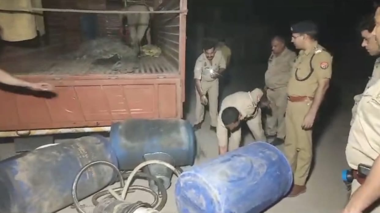 Muzaffarnagar: Five arrested for extracting oil from vehicles parked on the highway