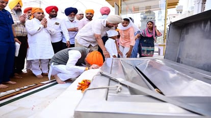 cm pushkar singh dhami served in Darbar Sahib during Punjab Lok Sabha election campaign