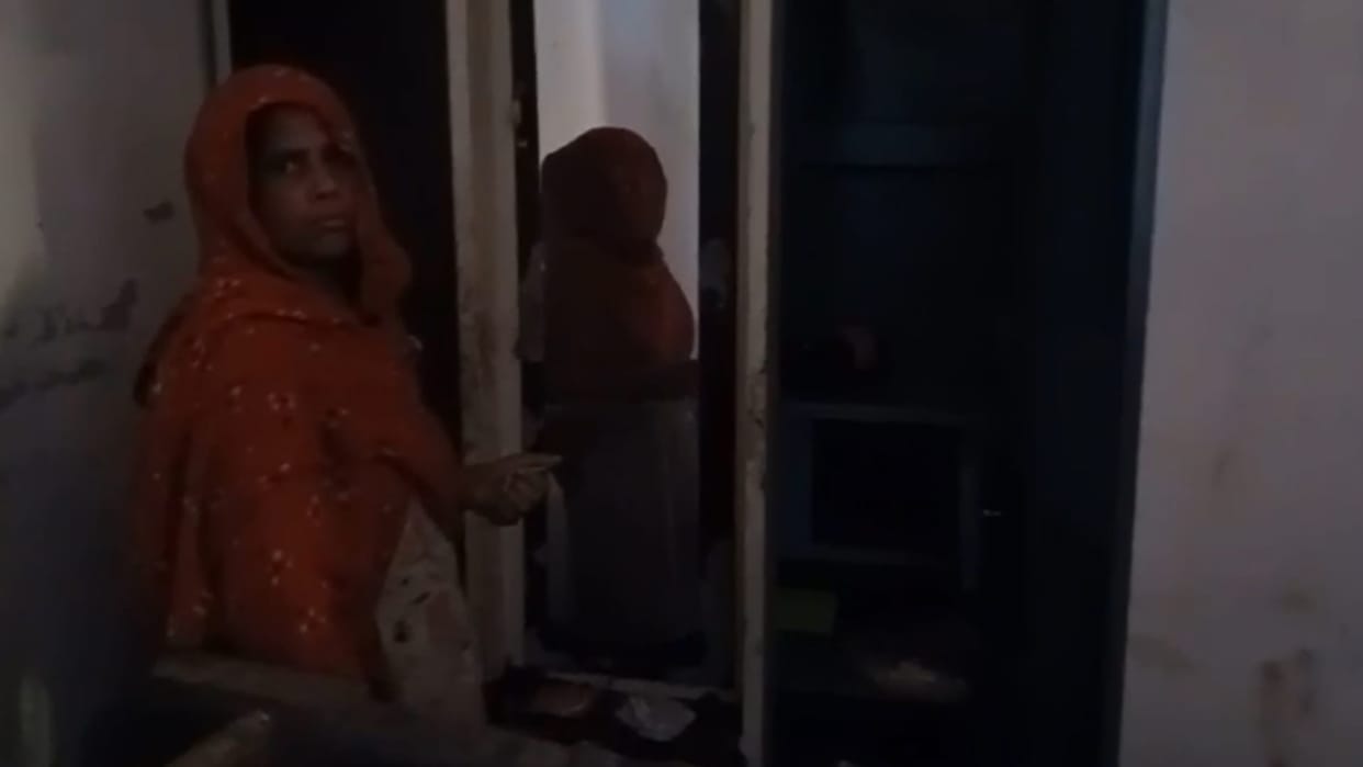 Thieves stole jewellery and cash worth lakhs of rupees from a house in a village in Baghpat