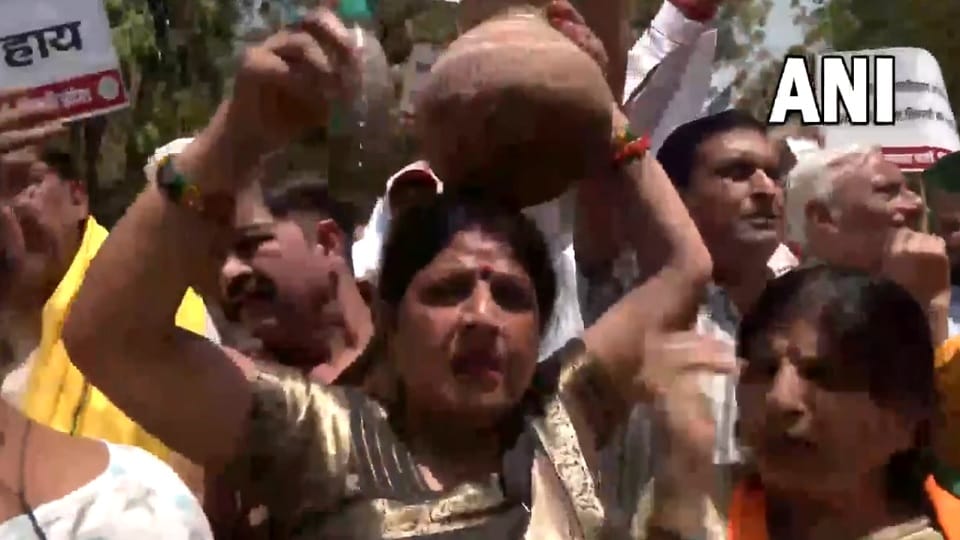 BJP protested against AAP government over water shortage in Delhi