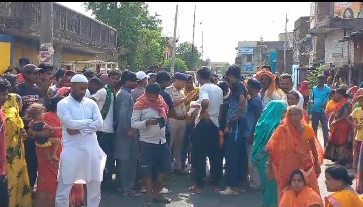 Bihar News: Truck crushed mother and son riding bike in Patna, people created ruckus in protest