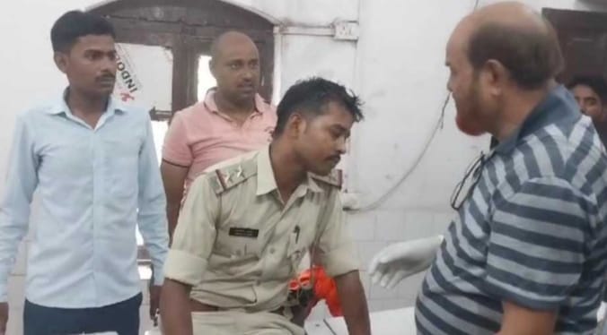 Bihar: Attack on police team in Siwan, six including inspector injured; Fight between people of two villages