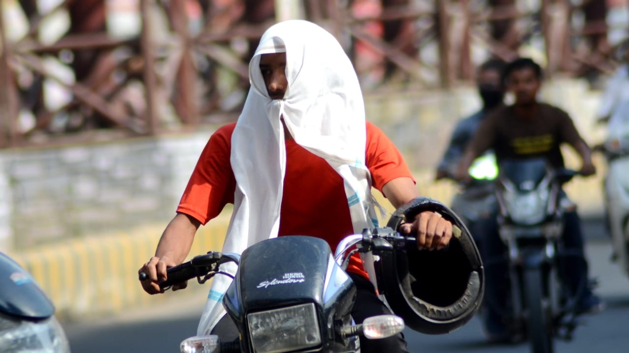 When going out in the scorching sun keep these 4 things with you in hindi