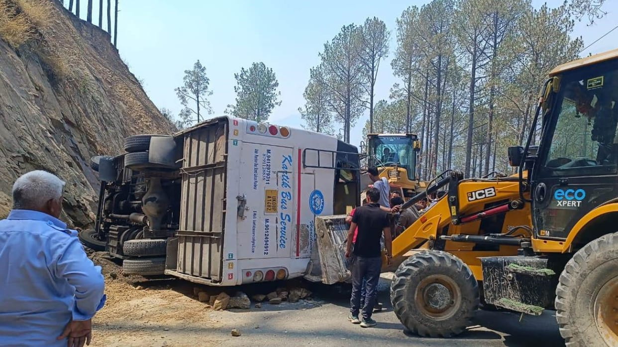 Uttarkashi bus Accident Bus carrying passengers going to Gangotri Dham overturned near Silkyara