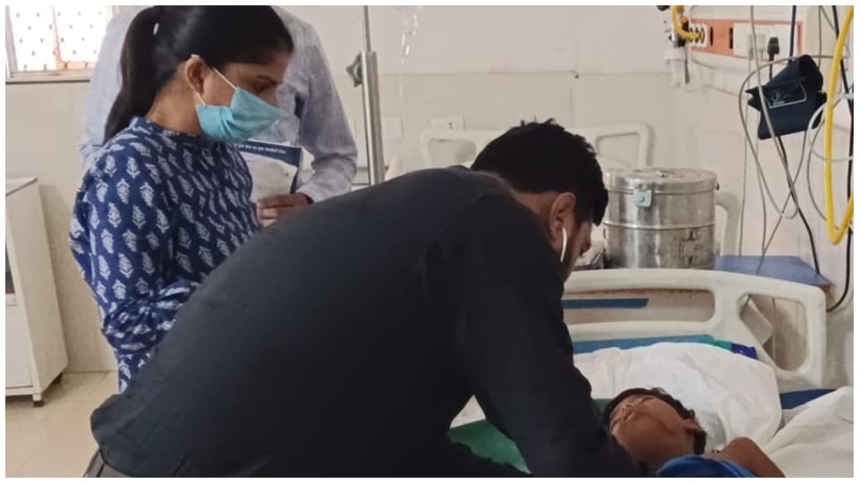 अस्पताल में भर्ती बच्चा।