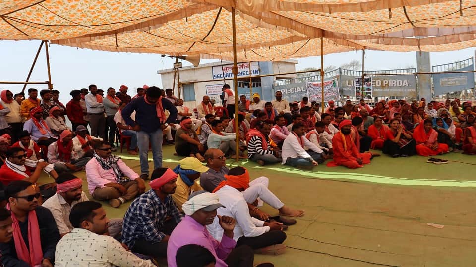 फैक्टरी के सामने फिर शुरु धरना प्रदर्शन