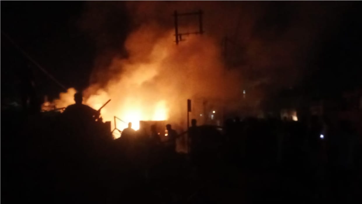 junk shop near Devi Lal Park in Mahendragarh caught fire, two vehicles brought it under control