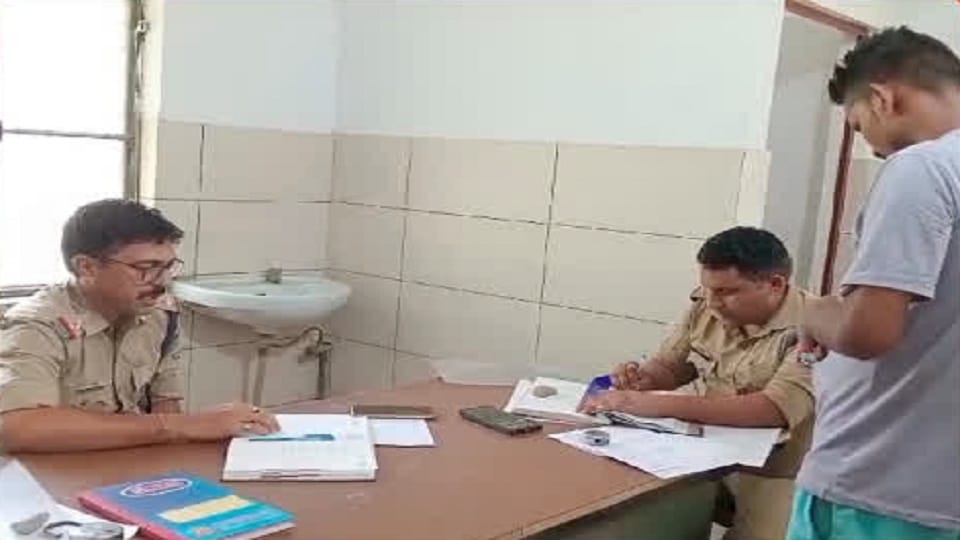 One died in a fight between brothers for demanding five thousand rupees from their mother in kashipur