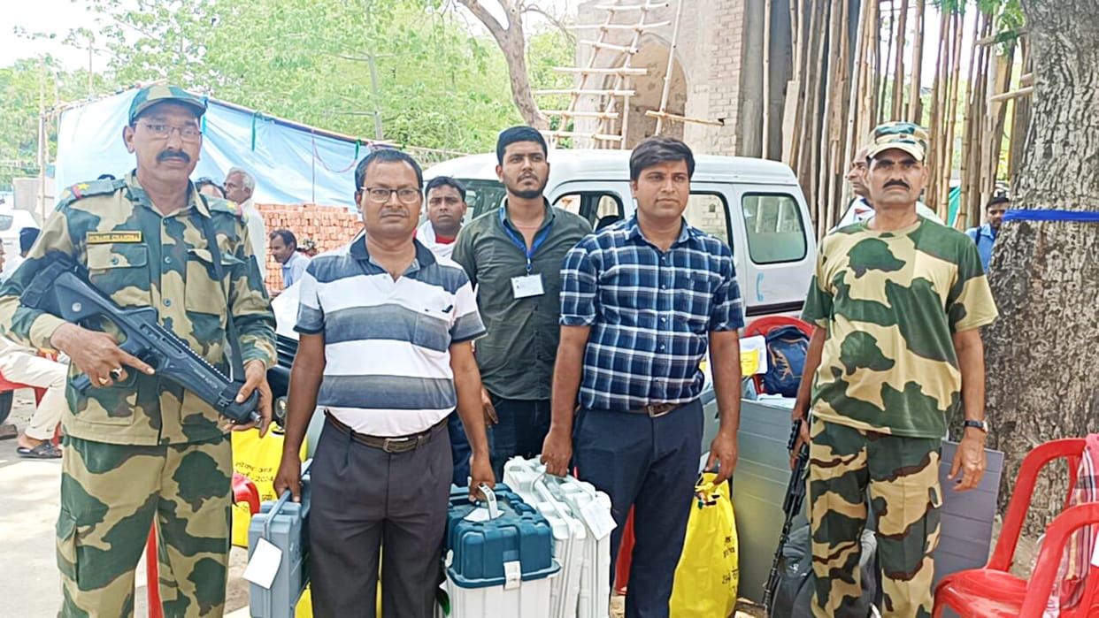 LS Polls: Polling personnel left with EVMs to 2365 polling stations to conduct voting on June 1 in Nalanda
