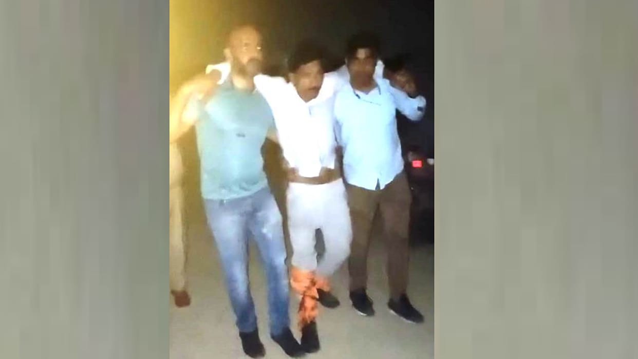 One criminal injured and two ran away in police encounter in Lucknow.