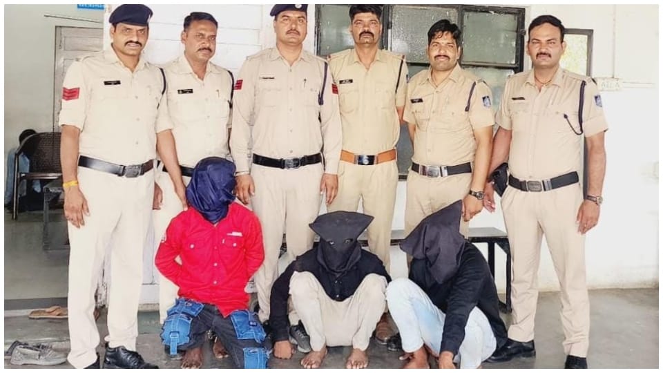 Mandsaur News: Three accused of 302 gang arrested for demanding ransom of Rs 6 lakh from businessman