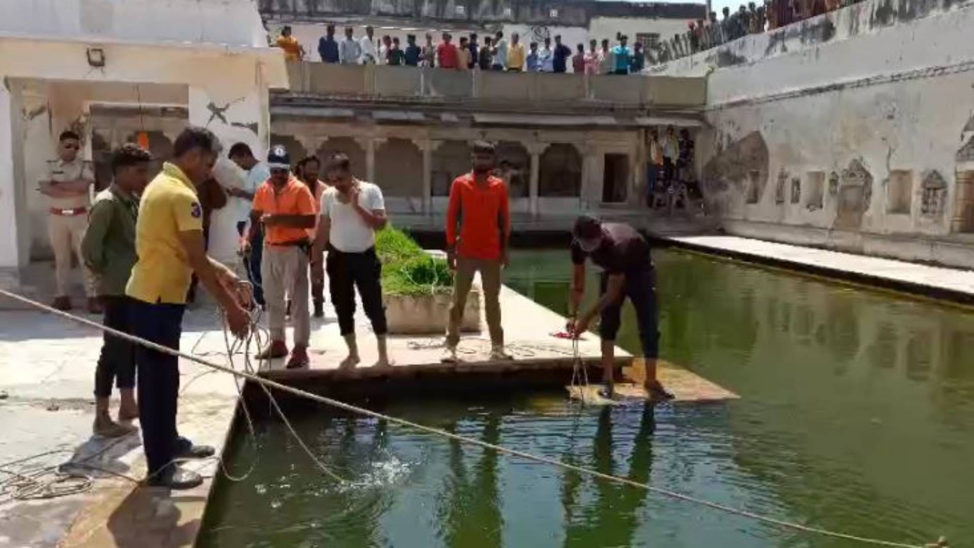 कुंड में हुआ हादसा